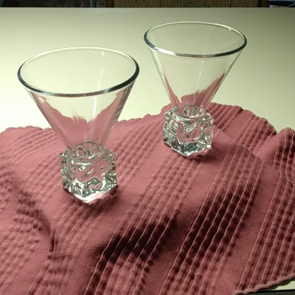 2 Disaronno Martini glasses